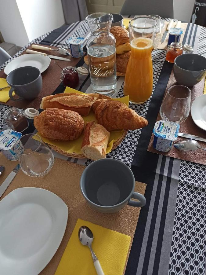 Les Muches Panzió Bouzincourt Kültér fotó